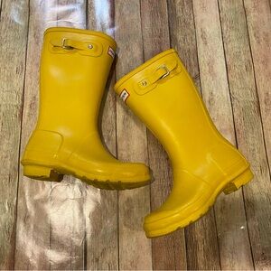 Hunter Boys/Girls Youth Classic Tall Yellow Boots | Sizes 3(Boy) 4(Girl)